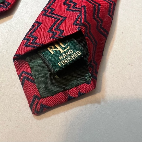 Ralph Lauren Silk Jacquard Red and Navy Blue Zig-Zag Chevron Necktie 3.5” - Picture 3 of 10